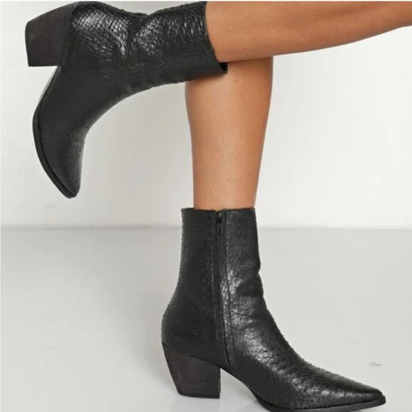 Matisse Shoes - Matisse Caty Snakeskin Embossed Black Leather Pointed Toe Cowgirl Boots, Sz 6.5